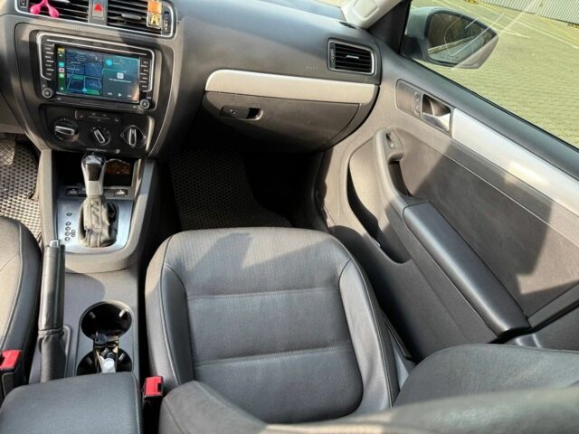 Сірий Фольксваген Джетта, об'ємом двигуна 2.5 л та пробігом 228 тис. км за 8300 $, фото 19 на Automoto.ua