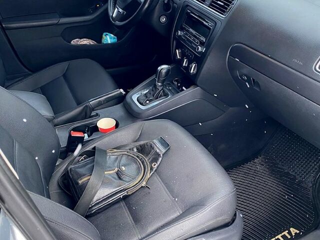 Сірий Фольксваген Джетта, об'ємом двигуна 2.5 л та пробігом 220 тис. км за 8700 $, фото 4 на Automoto.ua