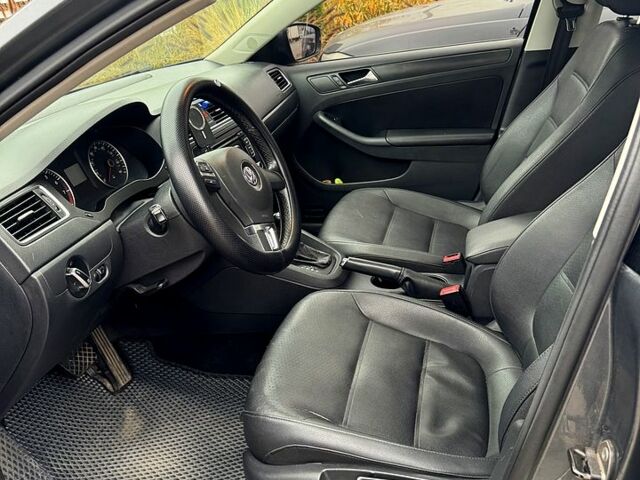 Серый Фольксваген Джетта, объемом двигателя 2.5 л и пробегом 300 тыс. км за 8500 $, фото 8 на Automoto.ua