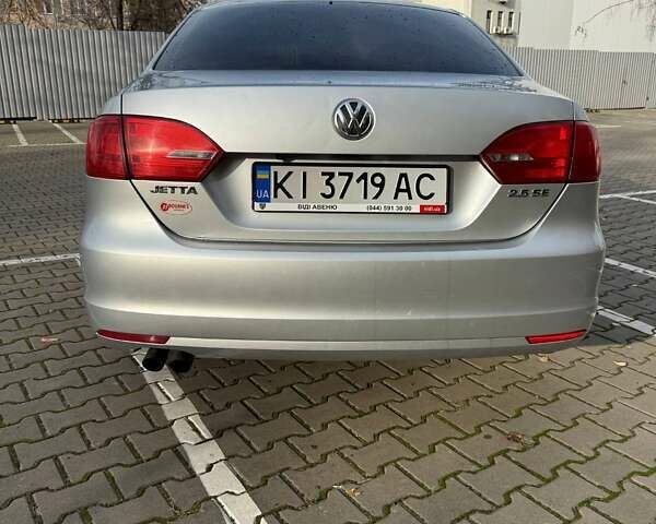 Сірий Фольксваген Джетта, об'ємом двигуна 2.48 л та пробігом 228 тис. км за 8100 $, фото 10 на Automoto.ua