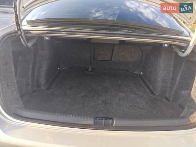 Серый Фольксваген Джетта, объемом двигателя 2.48 л и пробегом 317 тыс. км за 8300 $, фото 3 на Automoto.ua