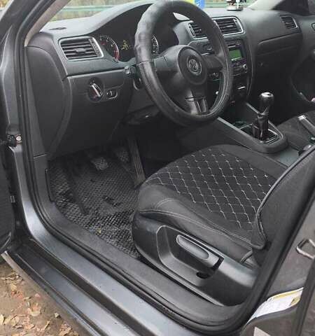 Серый Фольксваген Джетта, объемом двигателя 2.5 л и пробегом 200 тыс. км за 8200 $, фото 12 на Automoto.ua