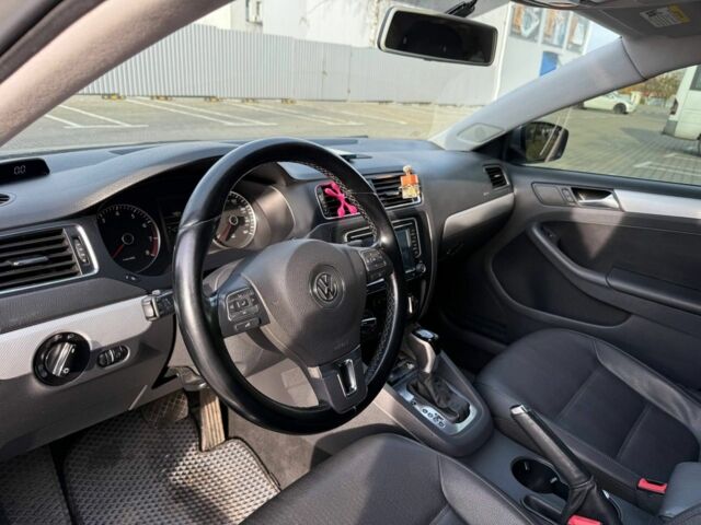 Сірий Фольксваген Джетта, об'ємом двигуна 2.5 л та пробігом 228 тис. км за 8300 $, фото 14 на Automoto.ua