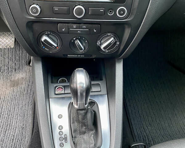 Серый Фольксваген Джетта, объемом двигателя 2.48 л и пробегом 236 тыс. км за 9900 $, фото 20 на Automoto.ua