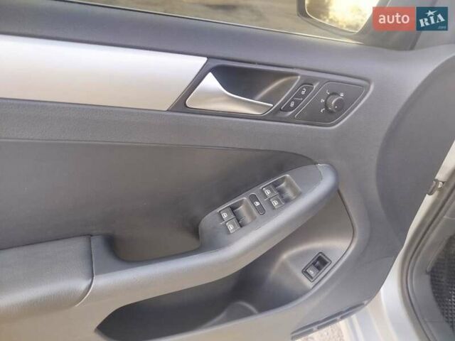 Серый Фольксваген Джетта, объемом двигателя 2.48 л и пробегом 317 тыс. км за 8300 $, фото 9 на Automoto.ua