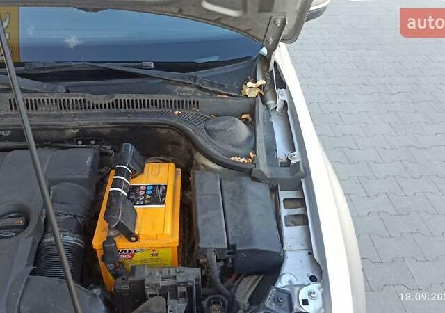 Серый Фольксваген Джетта, объемом двигателя 2.5 л и пробегом 103 тыс. км за 8400 $, фото 1 на Automoto.ua