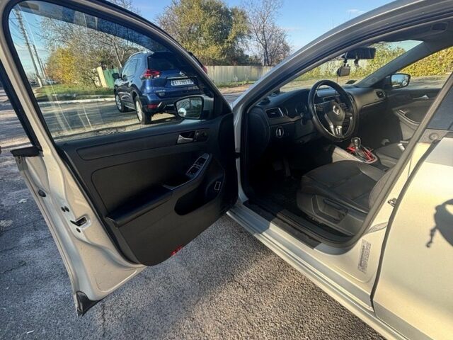 Серый Фольксваген Джетта, объемом двигателя 2.5 л и пробегом 220 тыс. км за 9000 $, фото 3 на Automoto.ua