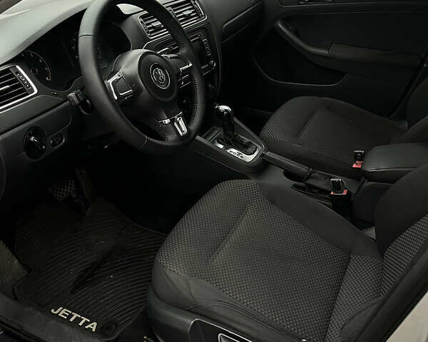 Сірий Фольксваген Джетта, об'ємом двигуна 1.98 л та пробігом 241 тис. км за 7700 $, фото 6 на Automoto.ua