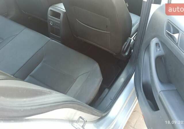 Серый Фольксваген Джетта, объемом двигателя 2.5 л и пробегом 103 тыс. км за 8400 $, фото 18 на Automoto.ua