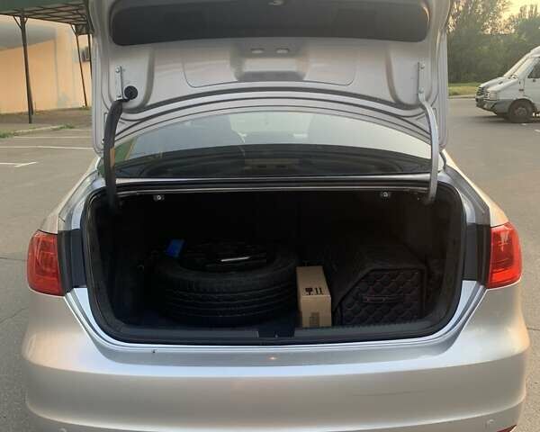 Серый Фольксваген Джетта, объемом двигателя 2.48 л и пробегом 133 тыс. км за 8800 $, фото 24 на Automoto.ua