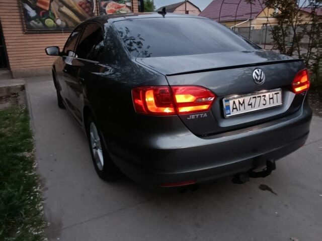 Серый Фольксваген Джетта, объемом двигателя 2 л и пробегом 210 тыс. км за 9200 $, фото 6 на Automoto.ua