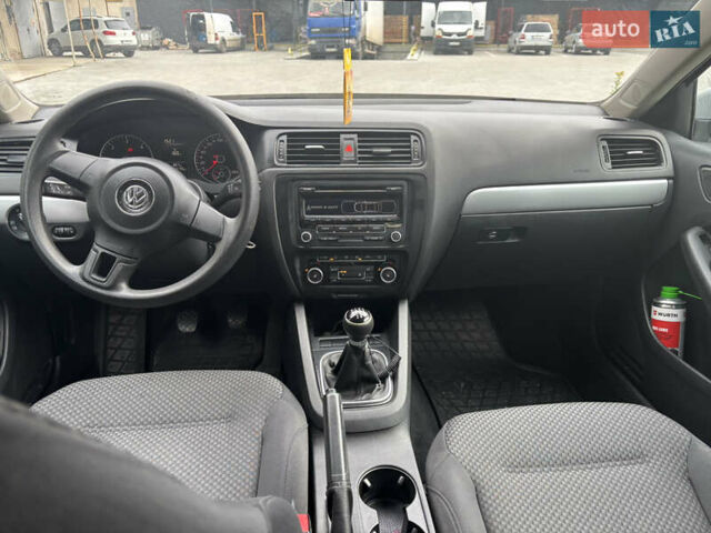 Сірий Фольксваген Джетта, об'ємом двигуна 1.6 л та пробігом 284 тис. км за 6350 $, фото 12 на Automoto.ua