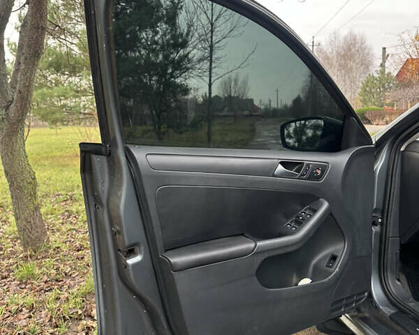 Сірий Фольксваген Джетта, об'ємом двигуна 1.98 л та пробігом 232 тис. км за 5850 $, фото 15 на Automoto.ua