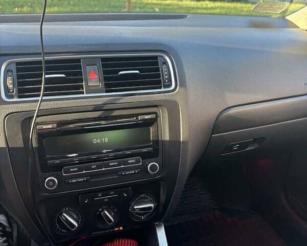 Фольксваген Джетта 2011 в Василькове на Automoto.ua Серый Фольксваген Джетта, объемом двигателя 2.5 л и пробегом 232 тыс. км за 8600 $, фото 4 на Automoto.ua