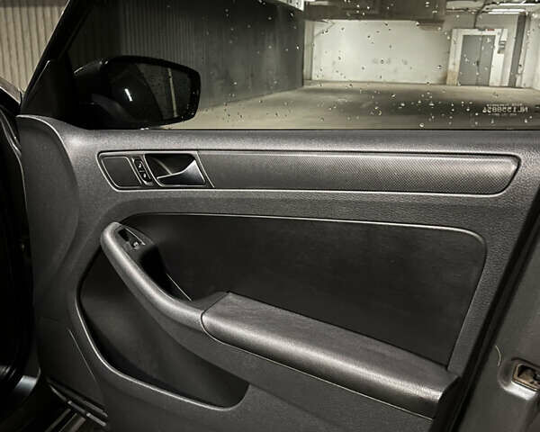 Серый Фольксваген Джетта, объемом двигателя 2.5 л и пробегом 285 тыс. км за 9500 $, фото 12 на Automoto.ua