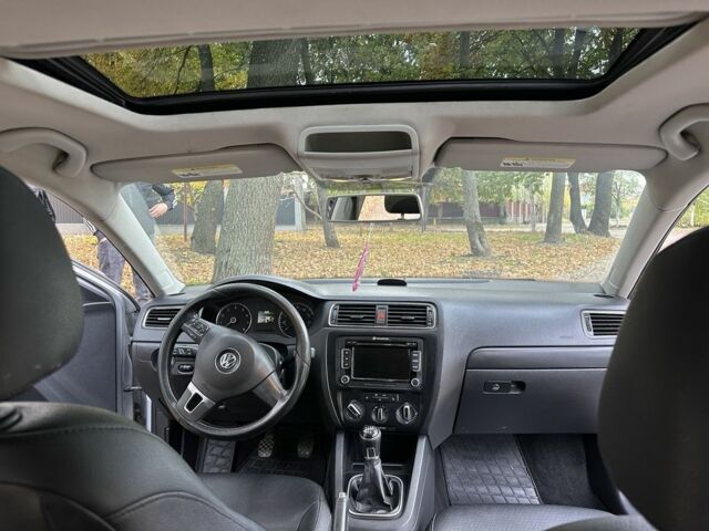 Серый Фольксваген Джетта, объемом двигателя 2.5 л и пробегом 275 тыс. км за 7700 $, фото 6 на Automoto.ua