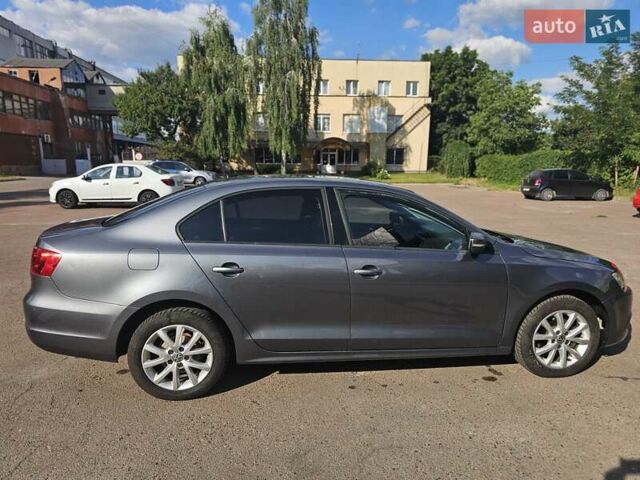 Серый Фольксваген Джетта, объемом двигателя 2.48 л и пробегом 180 тыс. км за 9000 $, фото 7 на Automoto.ua