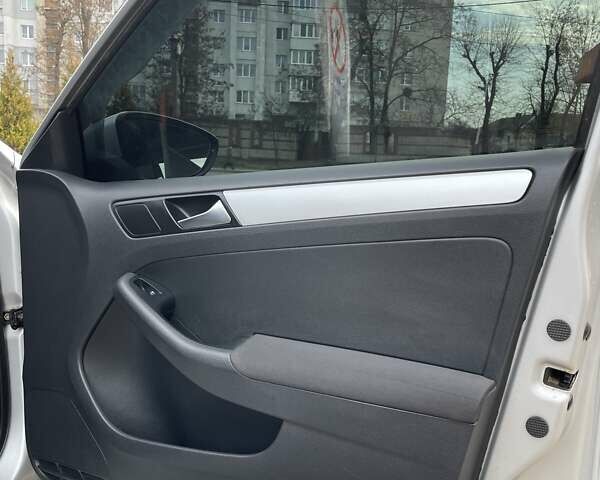 Серый Фольксваген Джетта, объемом двигателя 1.6 л и пробегом 317 тыс. км за 8900 $, фото 34 на Automoto.ua