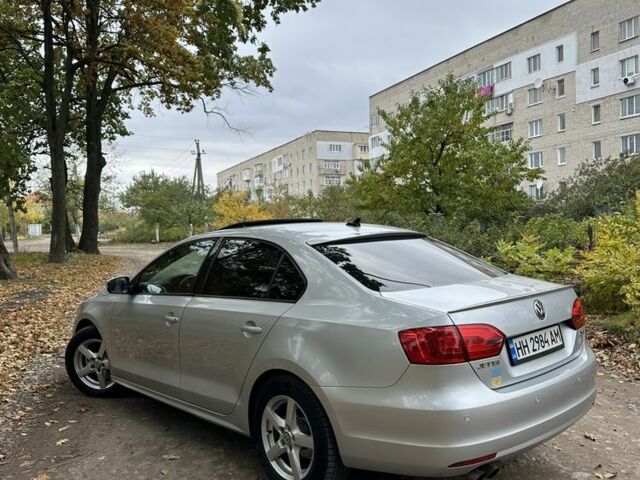 Серый Фольксваген Джетта, объемом двигателя 2.5 л и пробегом 275 тыс. км за 7700 $, фото 2 на Automoto.ua