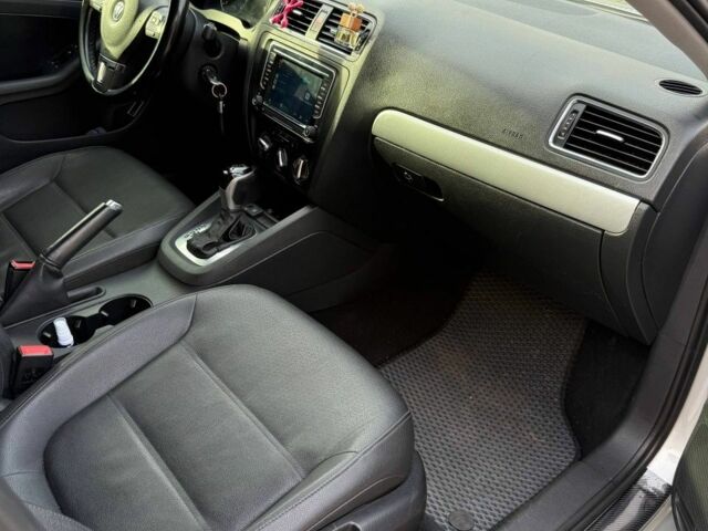 Сірий Фольксваген Джетта, об'ємом двигуна 2.5 л та пробігом 228 тис. км за 8300 $, фото 20 на Automoto.ua