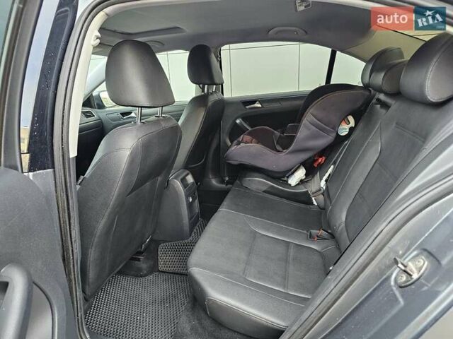 Серый Фольксваген Джетта, объемом двигателя 2.48 л и пробегом 184 тыс. км за 8700 $, фото 15 на Automoto.ua