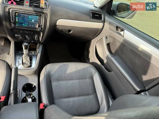 Сірий Фольксваген Джетта, об'ємом двигуна 2.48 л та пробігом 228 тис. км за 8100 $, фото 19 на Automoto.ua