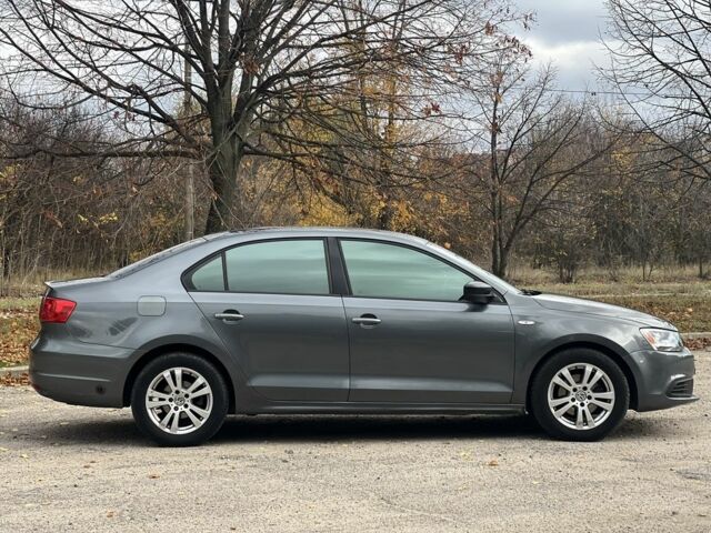 Сірий Фольксваген Джетта, об'ємом двигуна 2 л та пробігом 142 тис. км за 8000 $, фото 4 на Automoto.ua