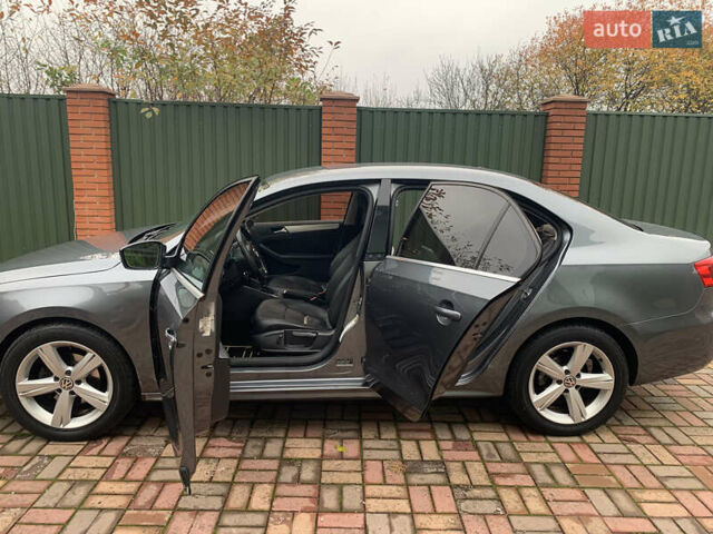 Сірий Фольксваген Джетта, об'ємом двигуна 2.5 л та пробігом 279 тис. км за 7200 $, фото 15 на Automoto.ua