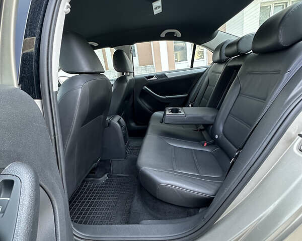 Сірий Фольксваген Джетта, об'ємом двигуна 2.5 л та пробігом 208 тис. км за 9300 $, фото 24 на Automoto.ua