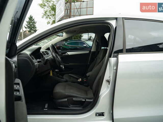 Серый Фольксваген Джетта, объемом двигателя 1.39 л и пробегом 122 тыс. км за 9900 $, фото 14 на Automoto.ua