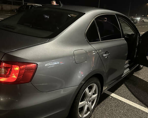 Серый Фольксваген Джетта, объемом двигателя 1.97 л и пробегом 187 тыс. км за 9900 $, фото 3 на Automoto.ua