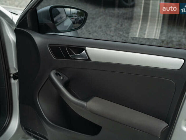 Серый Фольксваген Джетта, объемом двигателя 1.39 л и пробегом 122 тыс. км за 9900 $, фото 32 на Automoto.ua