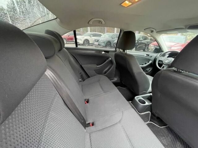 Фольксваген Джетта 2012 в Кривом Роге на Automoto.ua Серый Фольксваген Джетта, объемом двигателя 2 л и пробегом 153 тыс. км за 7700 $, фото 13 на Automoto.ua