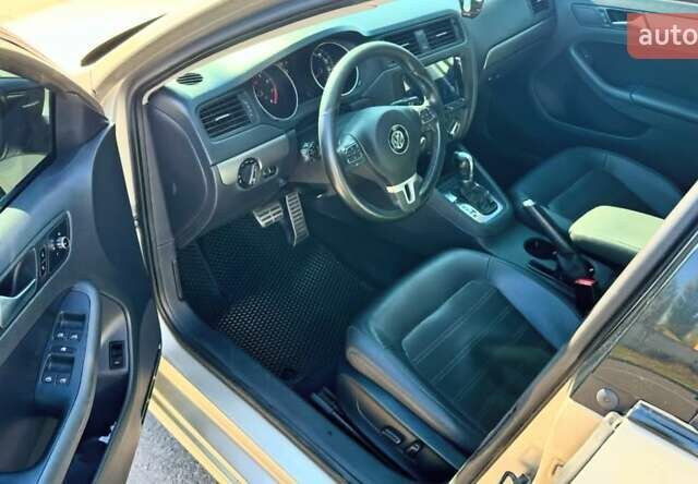 Серый Фольксваген Джетта, объемом двигателя 2.48 л и пробегом 150 тыс. км за 8800 $, фото 9 на Automoto.ua