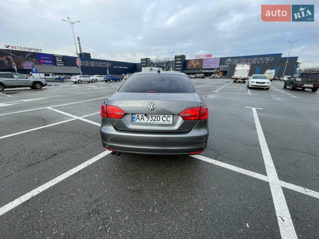 Серый Фольксваген Джетта, объемом двигателя 2.48 л и пробегом 190 тыс. км за 8700 $, фото 7 на Automoto.ua