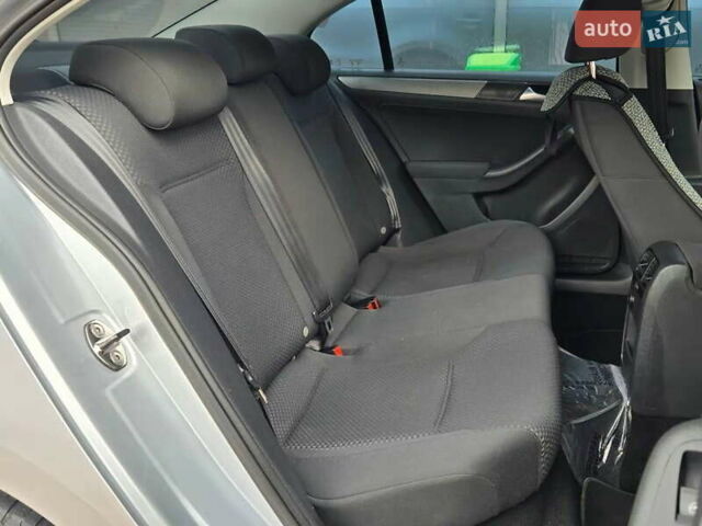 Серый Фольксваген Джетта, объемом двигателя 1.4 л и пробегом 154 тыс. км за 7600 $, фото 16 на Automoto.ua