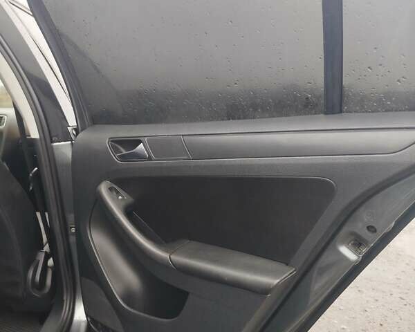 Серый Фольксваген Джетта, объемом двигателя 2.5 л и пробегом 297 тыс. км за 7600 $, фото 15 на Automoto.ua