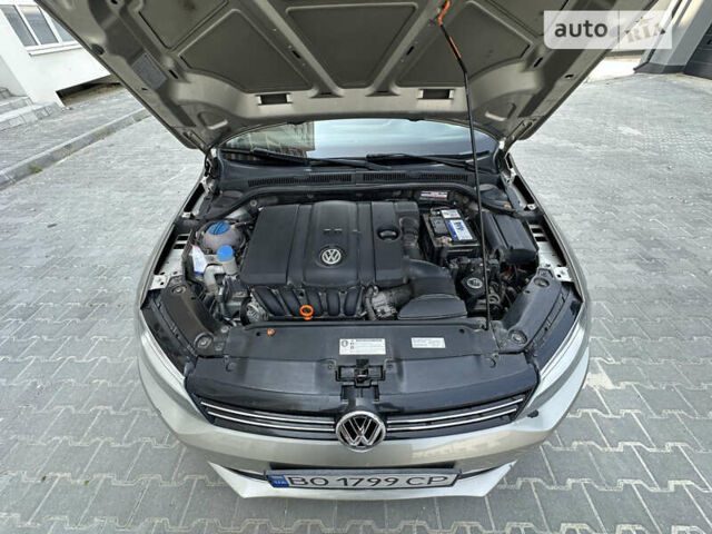 Сірий Фольксваген Джетта, об'ємом двигуна 2.5 л та пробігом 208 тис. км за 9300 $, фото 43 на Automoto.ua