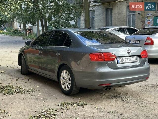 Сірий Фольксваген Джетта, об'ємом двигуна 2.5 л та пробігом 300 тис. км за 7800 $, фото 3 на Automoto.ua