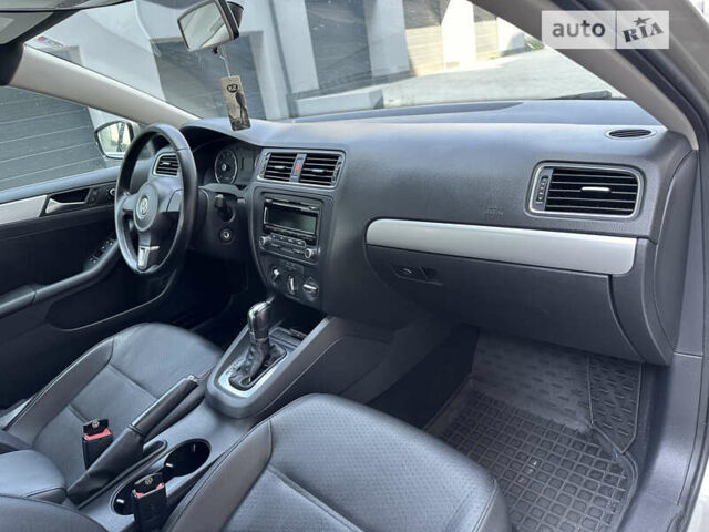 Сірий Фольксваген Джетта, об'ємом двигуна 2.5 л та пробігом 208 тис. км за 9300 $, фото 32 на Automoto.ua