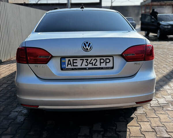 Серый Фольксваген Джетта, объемом двигателя 2 л и пробегом 275 тыс. км за 11000 $, фото 10 на Automoto.ua