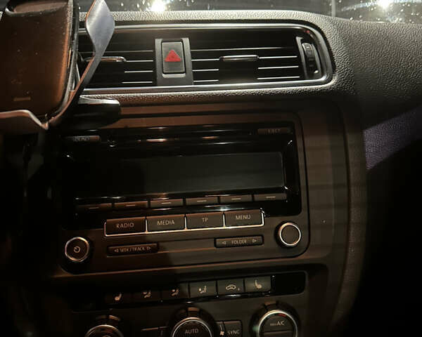 Серый Фольксваген Джетта, объемом двигателя 1.97 л и пробегом 187 тыс. км за 9900 $, фото 21 на Automoto.ua