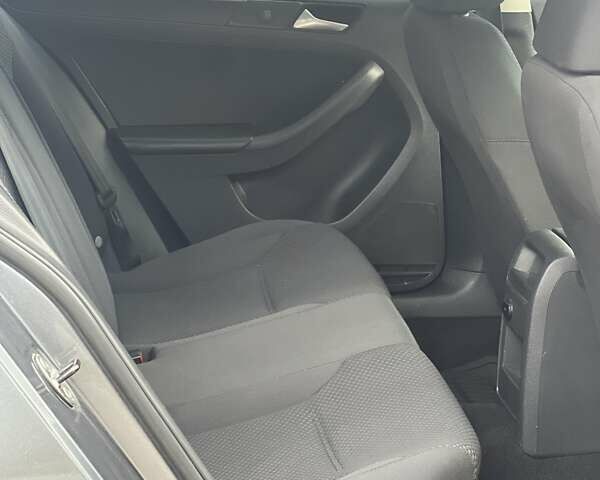 Сірий Фольксваген Джетта, об'ємом двигуна 2 л та пробігом 142 тис. км за 8000 $, фото 10 на Automoto.ua