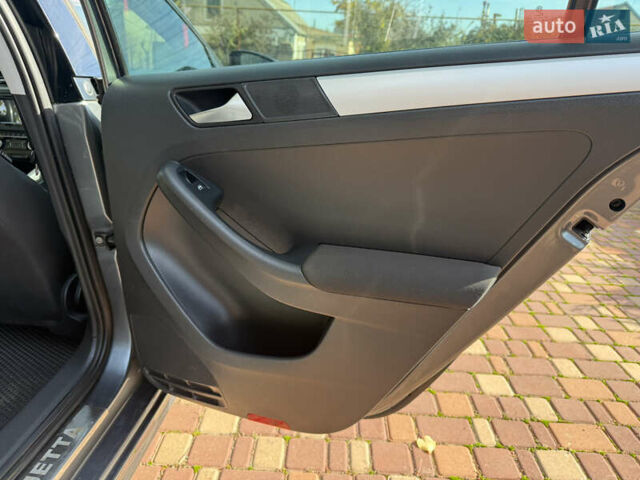 Фольксваген Джетта 2012 в Одессе на Automoto.ua Серый Фольксваген Джетта, объемом двигателя 1.4 л и пробегом 189 тыс. км за 8800 $, фото 31 на Automoto.ua
