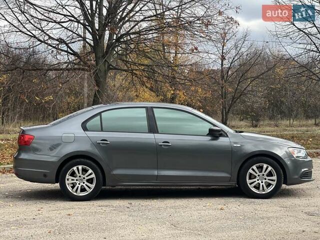 Сірий Фольксваген Джетта, об'ємом двигуна 2 л та пробігом 142 тис. км за 8000 $, фото 4 на Automoto.ua