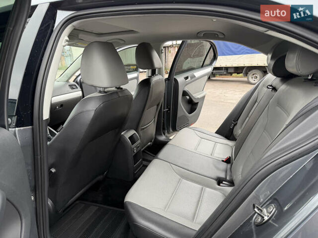 Серый Фольксваген Джетта, объемом двигателя 1.4 л и пробегом 225 тыс. км за 9200 $, фото 25 на Automoto.ua