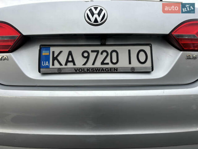 Фольксваген Джетта 2012 в Киеве на Automoto.ua Серый Фольксваген Джетта, объемом двигателя 2.48 л и пробегом 171 тыс. км за 7500 $, фото 11 на Automoto.ua