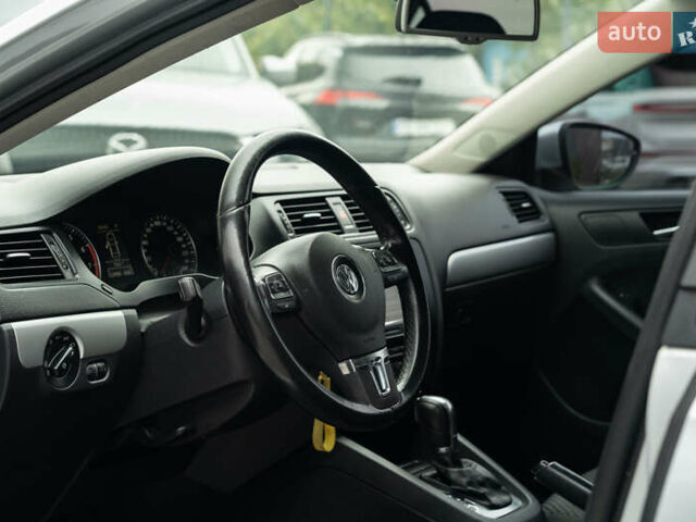Серый Фольксваген Джетта, объемом двигателя 1.39 л и пробегом 122 тыс. км за 9900 $, фото 18 на Automoto.ua