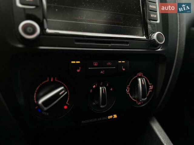 Серый Фольксваген Джетта, объемом двигателя 2.48 л и пробегом 226 тыс. км за 8700 $, фото 15 на Automoto.ua