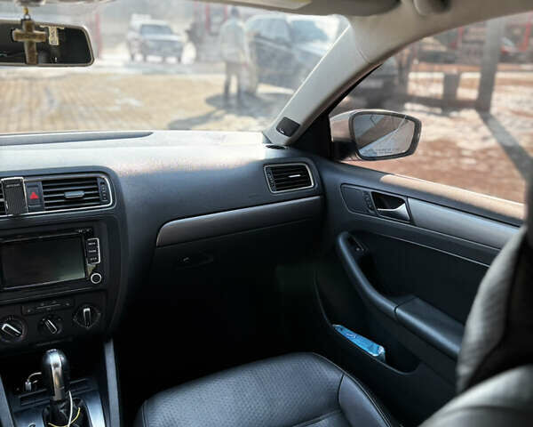 Серый Фольксваген Джетта, объемом двигателя 2 л и пробегом 275 тыс. км за 11000 $, фото 7 на Automoto.ua